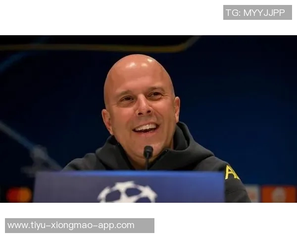 荷兰记者放弃返程航班专程留守参加斯洛特赛前发布会 荷兰记者放弃返程航班专程留守参加斯洛特赛前发布会